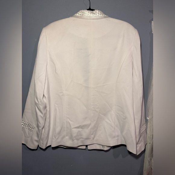 Francesca's Betini White Blazer Tailored Suit Jacket with Embroidery - Picture 6 of 9